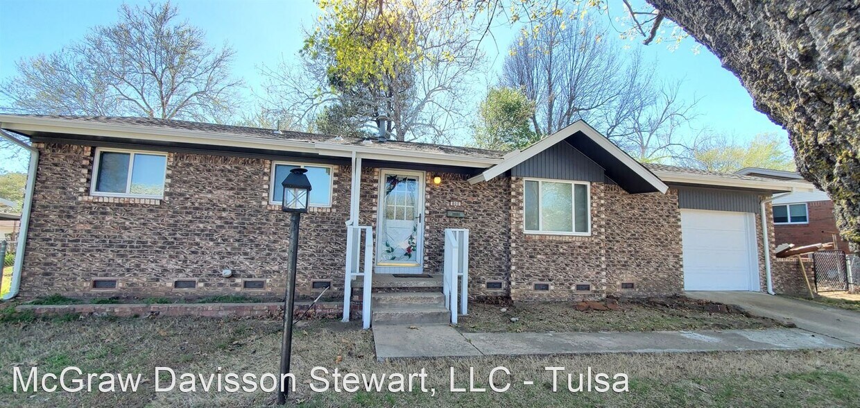 3 br, 1.5 bath House 800 N Woodland Dr House Rental in Sand Springs