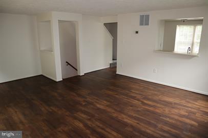 Foto principal - 9439 Kings Grant Rd