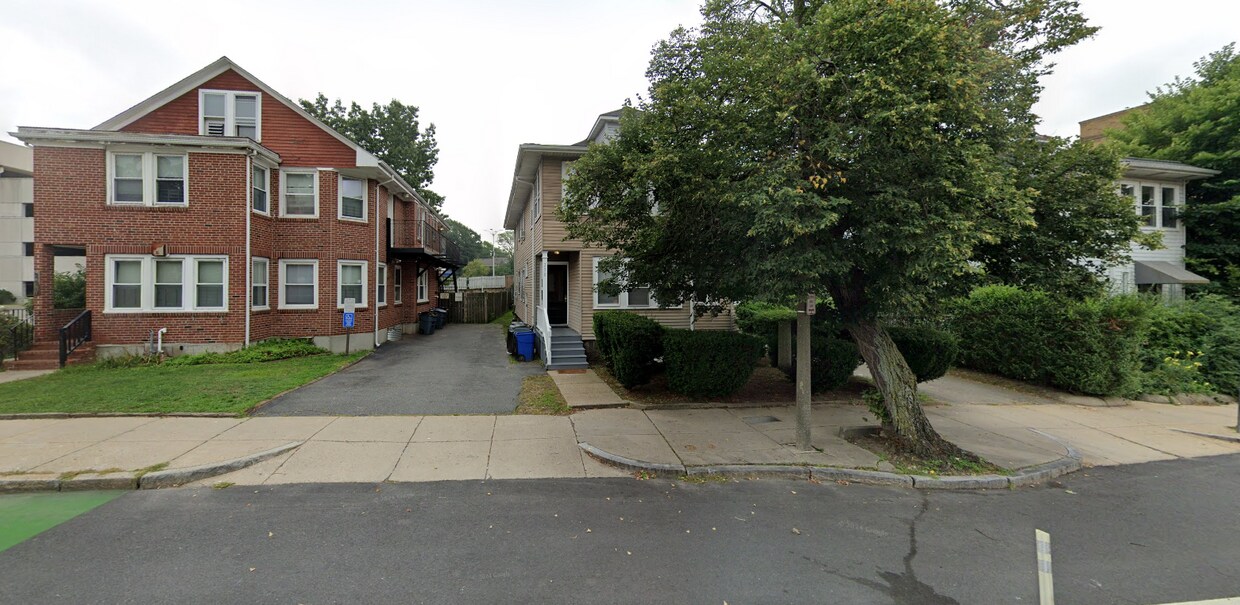 Foto principal - 230 S Huntington Ave