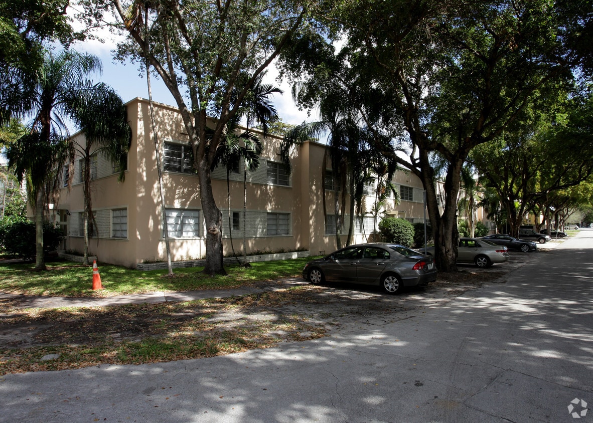 Foto principal - 625-635 Santander Ave