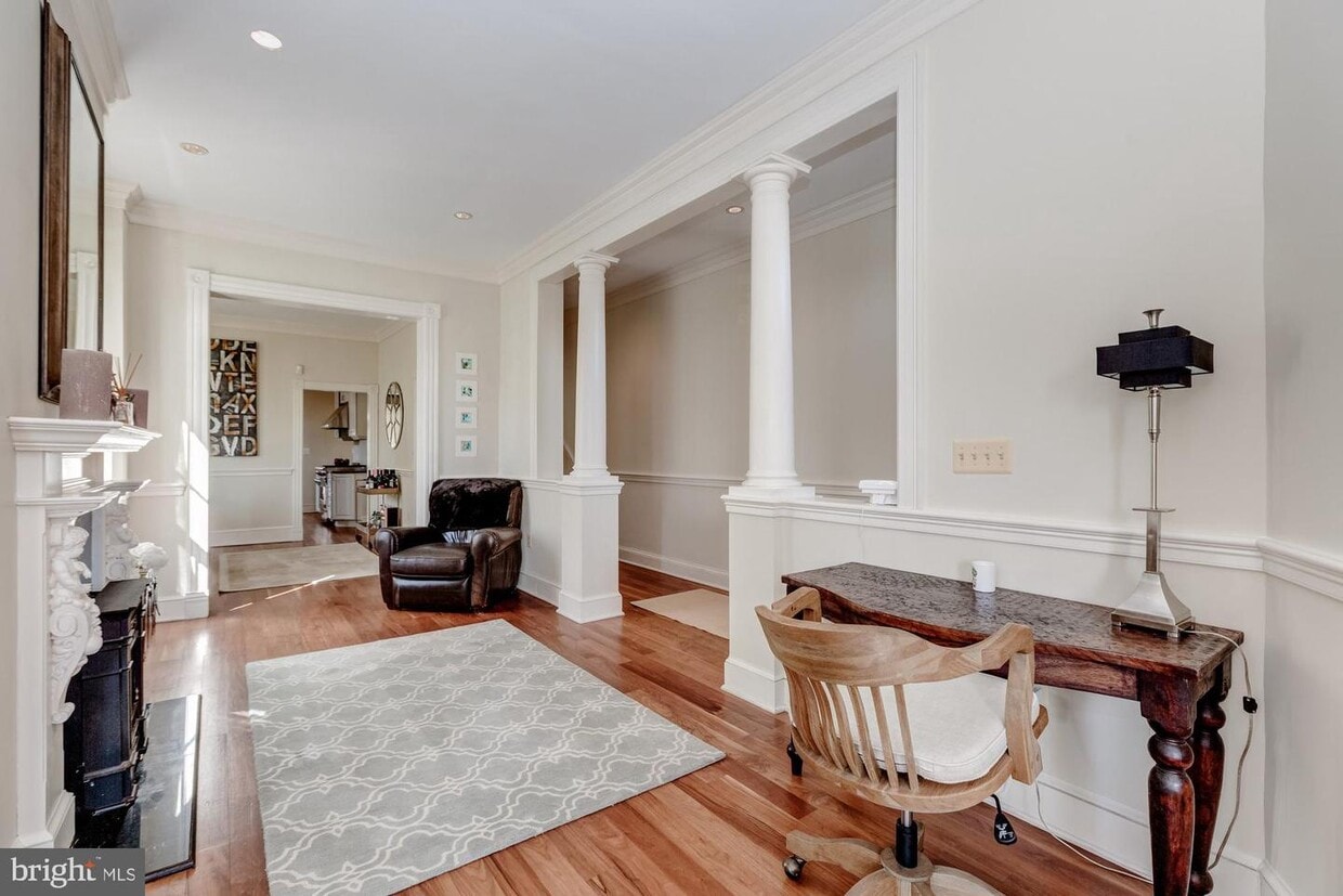 Primary Photo - 300 North Carolina Ave SE