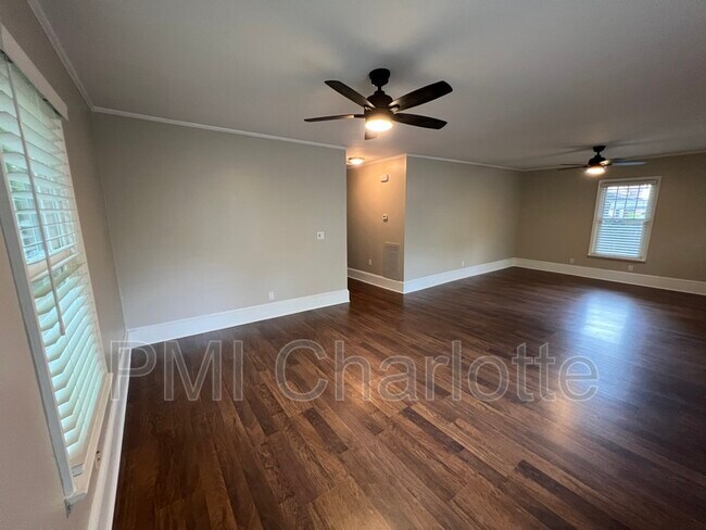 Foto del edificio - 1525 Browns Ave