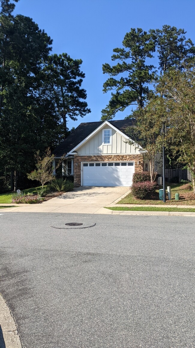 Building Photo - 1633 Shadowmoss Ave