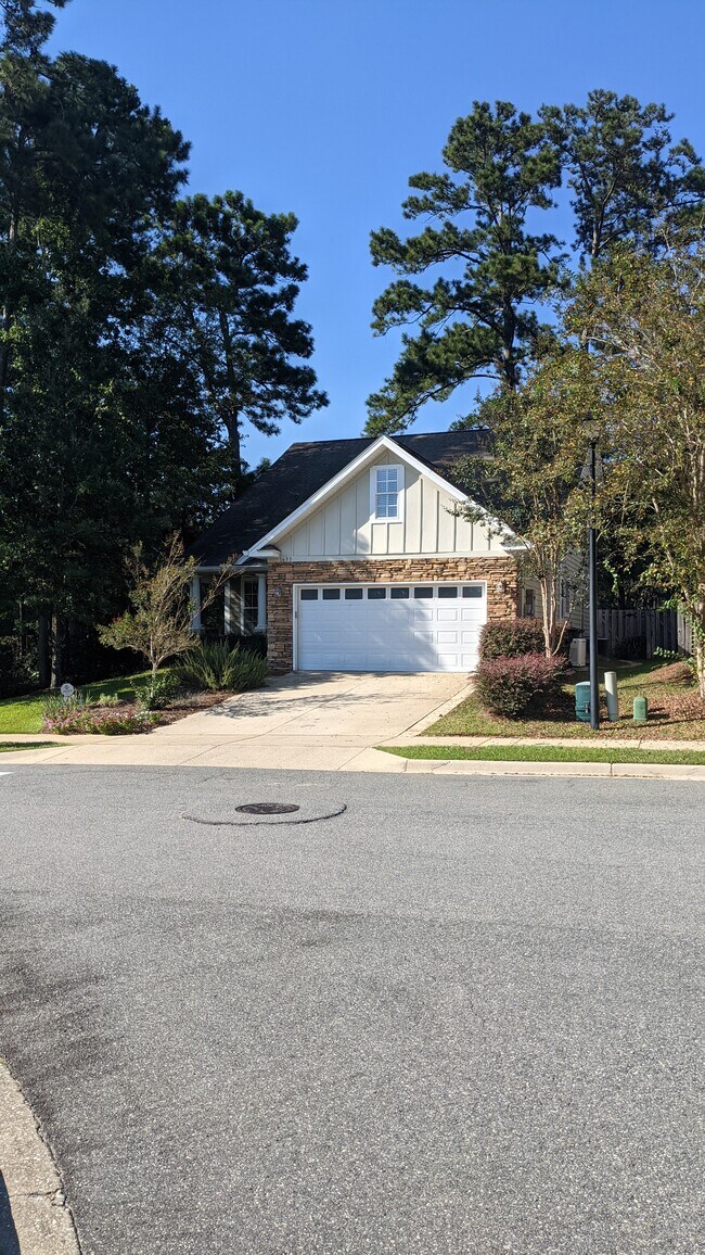Foto del edificio - 1633 Shadowmoss Ave