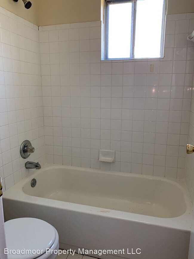 Building Photo - 2 br, 1.5 bath House - 5525 Apple Blossom Dr.