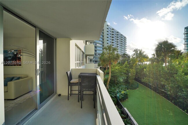 Foto del edificio - 1500 Bay Dr E