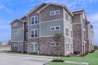 Building Photo - 5712 Azle Ave