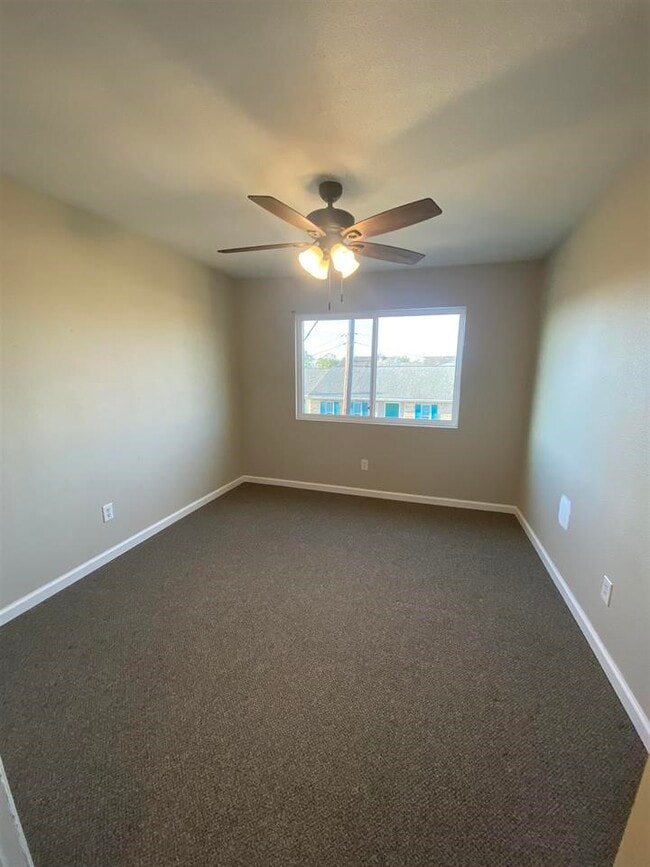 Building Photo - 992 Park Meadow Dr