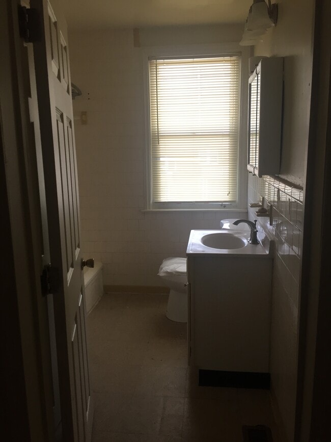 Upstairs bathroom - 4125 Fairfax Rd