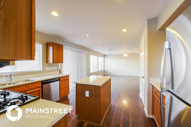 Building Photo - 10878 W Lone Cactus Dr