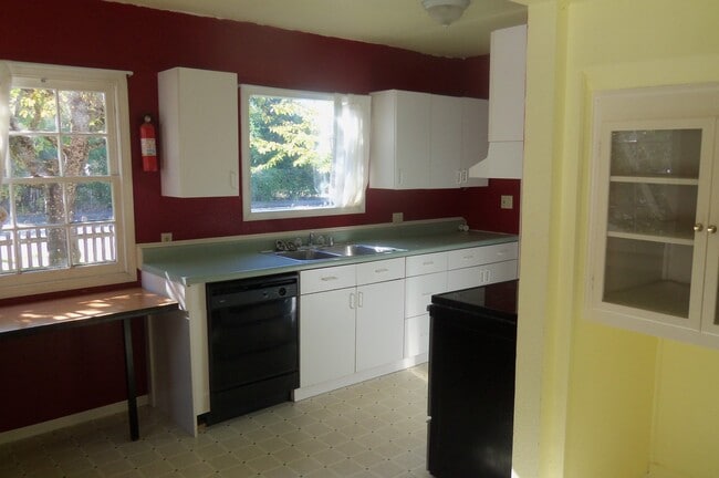 Foto del edificio - Special --1/2 off first months rent.