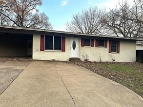 Building Photo - 605 Valle Vista Dr