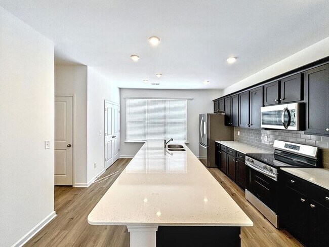 Building Photo - Modern Comfort Meets Convenient Living: Sp...