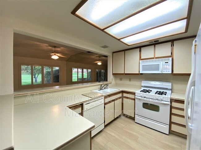 Building Photo - 41495 Woodhaven Dr W