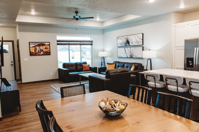 Building Photo - 5513 S Dubuque Ave