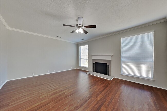 Foto del edificio - 18914 Woodglen Shadows Dr