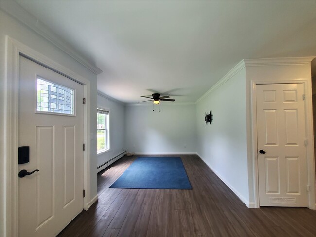 Building Photo - 14 Westcliff Dr