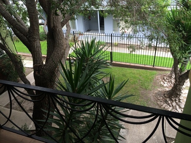 Foto del edificio - 4161 Somerset Dr