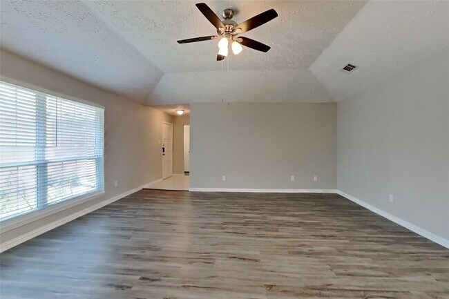 Building Photo - 16358 Maplemont Dr