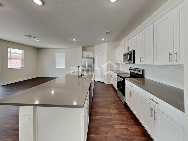Building Photo - 579 Lotus Land Avenue