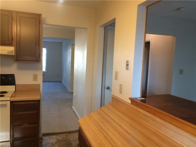 Building Photo - Chimney Hill