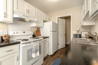 Building Photo - Three Oaks Apartments