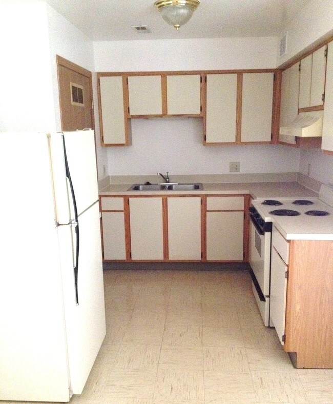 Foto del edificio - 1900 Aaron Dr