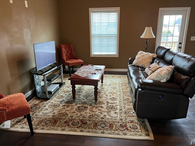 Foto del edificio - Charming 4BR House in Clarksville
