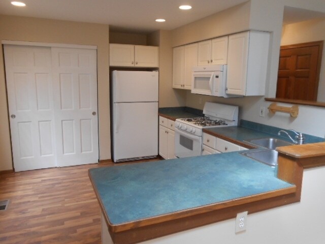 Foto del edificio - 210 Windward Ct