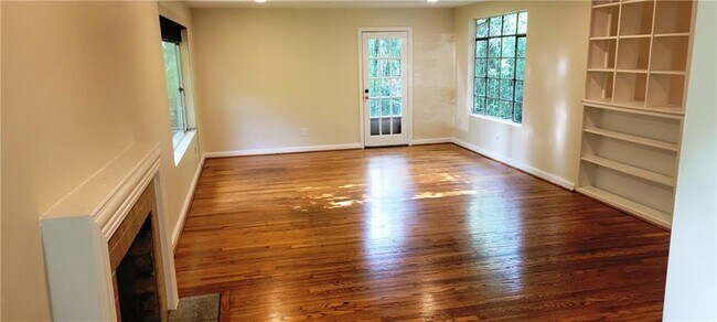 Foto del edificio - 2323 Adams Dr NW