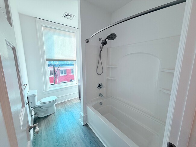 Foto del edificio - 19 N Duke