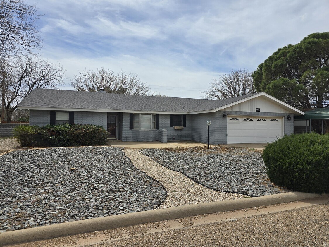 608 E 17th Ln, Portales, NM 88130 House Rental in Portales, NM
