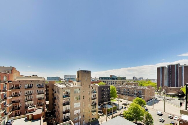 Building Photo - 6 S Laflin St
