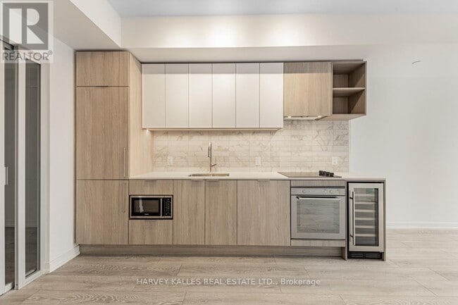 Building Photo - 2020 Bathurst St