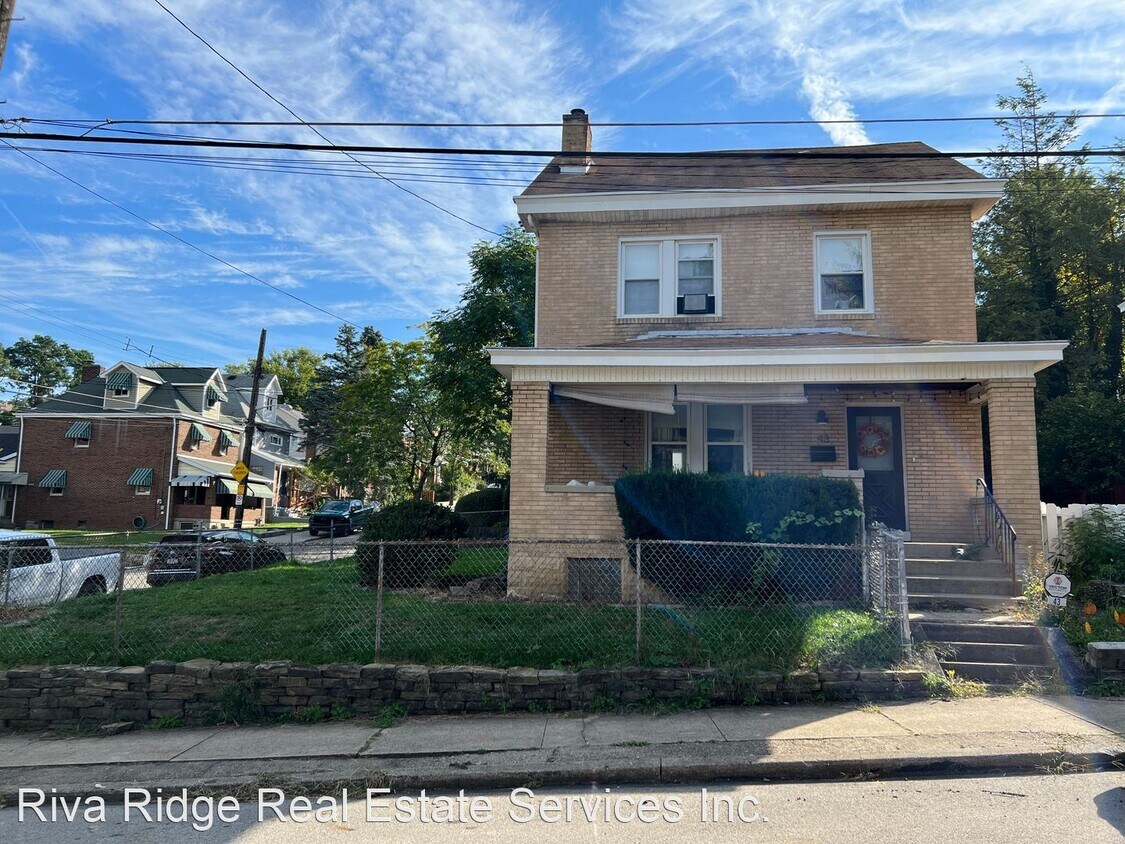 4 br, 1.5 bath House 43 Estella Avenue House for Rent in Pittsburgh