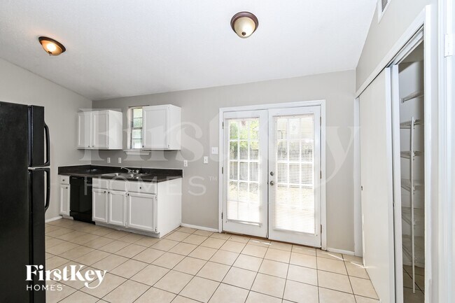 Foto del edificio - 5765 Ashridge Pl