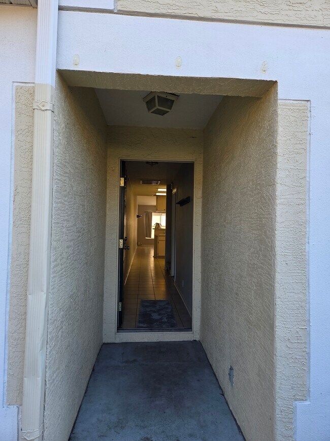 Entrada - 682 Green Valley Rd