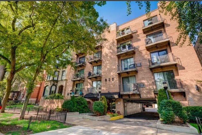 Foto del edificio - 832 W Oakdale Ave