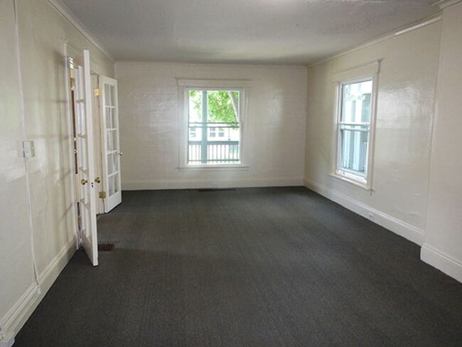 Building Photo - 909 Lancaster Ave