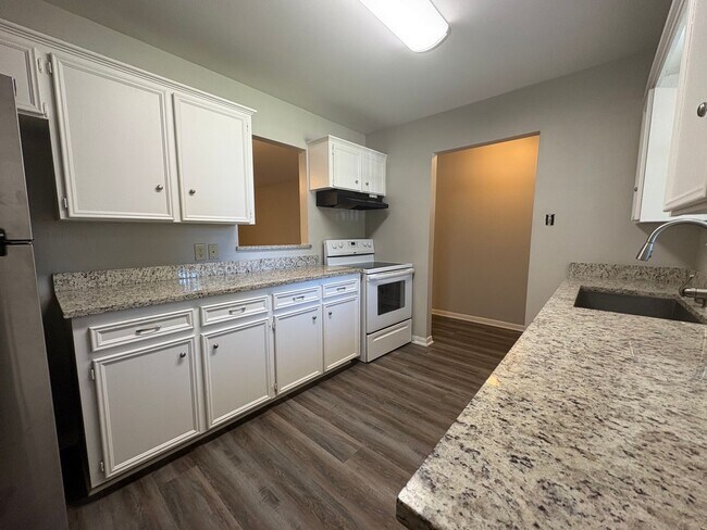 Foto del edificio - 2531-2533 Westminster Dr