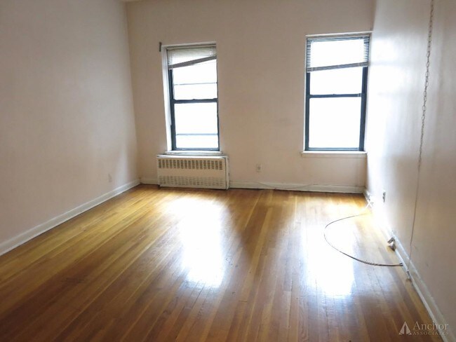Building Photo - 665 Lexington Ave