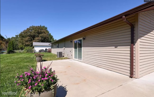 Building Photo - 3 br, 1 bath House - 4009  TOWERS RD