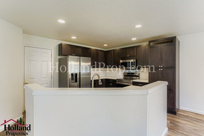 Foto del edificio - Great Single Family Home In Central Hillsboro!