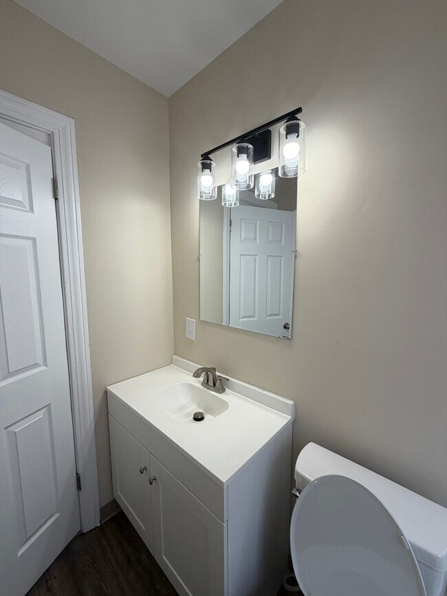 Building Photo - 14102 Glenside Rd