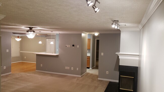 Building Photo - 5620 Avonshire Pl