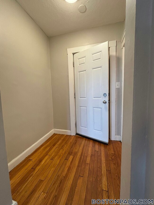 Building Photo - 77 Green St