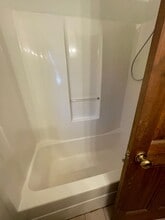 Building Photo - 905 N Main St