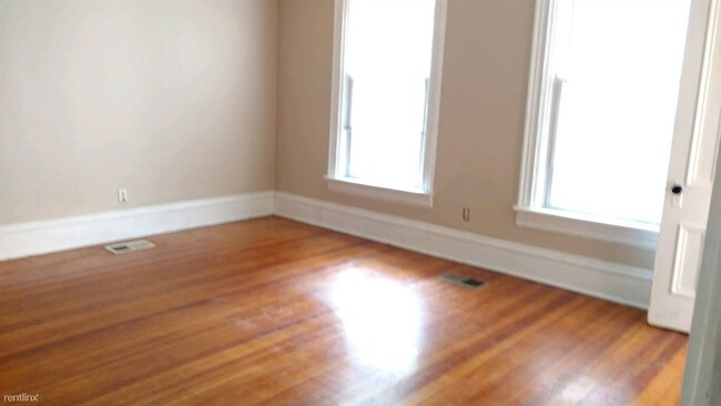 Building Photo - 1 br, 1 bath  - 2301 N Leavitt St Apt 2RF