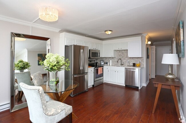 Building Photo - Lakeview Residences