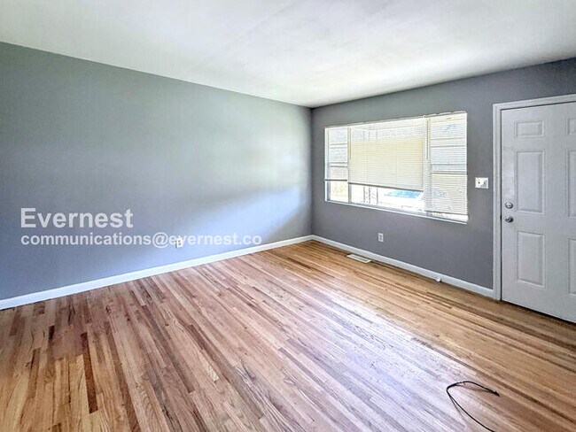 Foto del edificio - 2907 Lakeside Dr